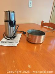 MaxSold Auction: Kitchen Lot: 3 Patterned Fabric Aprons & Small Appliances - Calgary (Alberta, Canada) SELLER MANAGED Moving Online Auction - Varsville Place Northwest