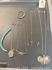 MaxSold Auction: Lot of 11–15 Women's Necklaces, Bracelets & Earrings — Mixed Styles - Calgary (Alberta, Canada) SELLER MANAGED Moving Online Auction - Varsville Place Northwest