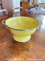 MaxSold Auction: Mixed Cookware & Kitchen Accessories — Dutch Oven, Colander, Baking Dish - Calgary (Alberta, Canada) SELLER MANAGED Moving Online Auction - Varsville Place Northwest