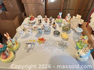 MaxSold Auction: Mixed Decorative Figurines, Glass Ornaments & Dishes Lot (20–30 pcs) - Calgary (Alberta, Canada) SELLER MANAGED Moving Online Auction - Varsville Place Nw