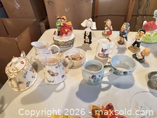 MaxSold Auction: Mixed Decorative Figurines, Glass Ornaments & Dishes Lot (20–30 pcs) - Calgary (Alberta, Canada) SELLER MANAGED Moving Online Auction - Varsville Place Nw