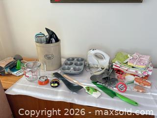 MaxSold Auction: Mixed Lot: Utensils, Hand Mixer, Measuring Cup, Crock & Towels - Calgary (Alberta, Canada) SELLER MANAGED Moving Online Auction - Varsville Place Nw