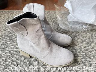 MaxSold Auction: Light Gray Faux Suede Ankle Boots, EU 39 / US 8 - Mississippi Mills (Ontario, Canada) SELLER MANAGED Downsizing Online Auction - Rae Road