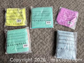 MaxSold Auction: Tupperware Microfiber Face Towels/ dusters — Multicolor Lot of 5+ - Mississippi Mills (Ontario, Canada) SELLER MANAGED Downsizing Online Auction - Rae Road