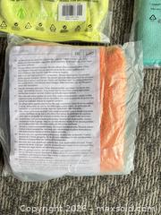 MaxSold Auction: Tupperware Microfiber Face Towels/ dusters — Multicolor Lot of 5+ - Mississippi Mills (Ontario, Canada) SELLER MANAGED Downsizing Online Auction - Rae Road