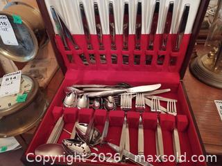 MaxSold Auction: Community Stainless Steel Flatware Set in Canteen B - Toronto (Ontario, Canada) Downsizing Online Auction - Blantyre Avenue