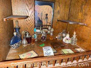 MaxSold Auction: Compacts and Perfume Bottles B - Toronto (Ontario, Canada) Downsizing Online Auction - Blantyre Avenue