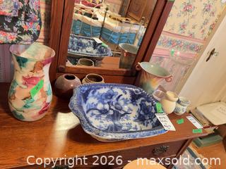 MaxSold Auction: Vases — Glass, Porcelain, Stoneware, Ceramic/Pottery B - Toronto (Ontario, Canada) Downsizing Online Auction - Blantyre Avenue