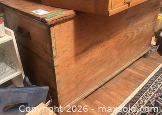 MaxSold Auction: Vintage Blanket/Cedar Chest D - Toronto (Ontario, Canada) Downsizing Online Auction - Blantyre Avenue