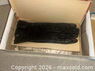 MaxSold Auction: Vintage Dresses, Shawls & Gloves, Lingerie - Chiffon, Satin, Lace B - Toronto (Ontario, Canada) Downsizing Online Auction - Blantyre Avenue