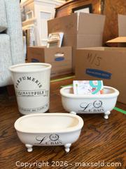 MaxSold Auction: Hand Towels and Decor  - Toronto (Ontario, Canada) SELLER MANAGED Downsizing Online Auction - Joicey Boulevard