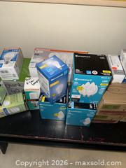 MaxSold Auction: Various lightbulbs - Toronto (Ontario, Canada) SELLER MANAGED Downsizing Online Auction - Joicey Boulevard