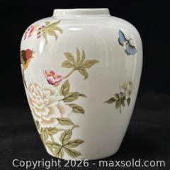 MaxSold Auction: Oriental Style Floral Porcelain Vase MADE IN JAPAN - Richmond (British Columbia, Canada) SELLER MANAGED Moving Online Auction - Gollner Avenue (CONDO)