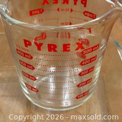 MaxSold Auction: Pyrex Measuring Cup and Baking Tray Dish - Richmond (British Columbia, Canada) SELLER MANAGED Moving Online Auction - Gollner Avenue (CONDO)
