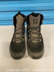 MaxSold Auction: Timberland Women’s Waterproof Winter Boots Size US 9 (EU 40)  - Vancouver (British Columbia, Canada) SELLER MANAGED Reseller Online Auction - East 7th Avenue (STORAGE)