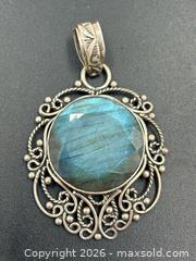 MaxSold Auction: Sterling Silver Pendant Labradorite 8.75g - Esquimalt (British Columbia, Canada) PARTNER MANAGED Reseller Online Auction -  Lampson Street