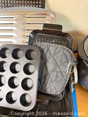 MaxSold Auction: Bakeware B - Allentown (Pennsylvania, USA) PARTNER MANAGED Downsizing Online Auction - North Berks Street