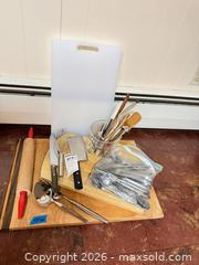 MaxSold Auction: Cutting Boards, Cutlery, More B - Allentown (Pennsylvania, USA) PARTNER MANAGED Downsizing Online Auction - North Berks Street