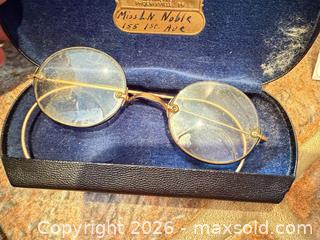 MaxSold Auction: Antique Eye Glasses A - Bally (Pennsylvania, USA) PARTNER MANAGED Downsizing Online Auction - Cherry Street