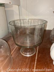 MaxSold Auction: Vases and More B - Bally (Pennsylvania, USA) PARTNER MANAGED Downsizing Online Auction - Cherry Street