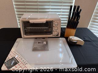 MaxSold Auction: Kitchen Essentials – Black & Decker Toaster Oven, Cutting Block and Cutting Board  - Roseville (California, USA) PARTNER MANAGED Moving Online Auction - Marie Court #2