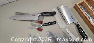 MaxSold Auction: Large Lot of Kitchen Utensils and Silverware Set  - Pelham (Ontario, Canada) SELLER MANAGED Reseller Online Auction - Foss Road