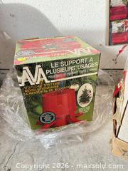 MaxSold Auction: Assorted Christmas Decorations - New Westminster (British Columbia, Canada) PARTNER MANAGED Downsizing Online Auction -  Jamieson Court (CONDO)