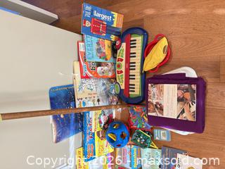 MaxSold Auction: Children's Books, Wooden Train Set, Keyboard & Shape Sorter Lot - New Westminster (British Columbia, Canada) PARTNER MANAGED Downsizing Online Auction -  Jamieson Court (CONDO)