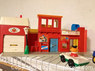 MaxSold Auction: Fisher-Price Vintage Plastic Playset / Village (1960s-1990s) - New Westminster (British Columbia, Canada) PARTNER MANAGED Downsizing Online Auction -  Jamieson Court (CONDO)