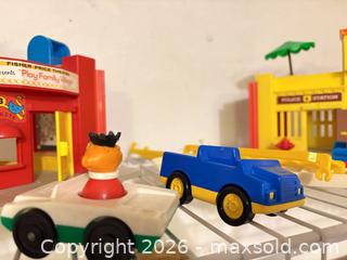 MaxSold Auction: Fisher-Price Vintage Plastic Playset / Village (1960s-1990s) - New Westminster (British Columbia, Canada) PARTNER MANAGED Downsizing Online Auction -  Jamieson Court (CONDO)