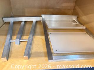 MaxSold Auction: Kodak EasyShare M820 / Skylight 2 8-inch Digital Photo Frame - New Westminster (British Columbia, Canada) PARTNER MANAGED Downsizing Online Auction -  Jamieson Court (CONDO)