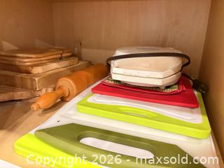MaxSold Auction: Mixed Kitchenware & Small Appliance Lot with Sunbeam Waffle Maker - New Westminster (British Columbia, Canada) PARTNER MANAGED Downsizing Online Auction -  Jamieson Court (CONDO)