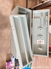 MaxSold Auction: Rustic Wooden Toolbox, Medium Size and light bulbs - New Westminster (British Columbia, Canada) PARTNER MANAGED Downsizing Online Auction -  Jamieson Court (CONDO)