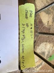 MaxSold Auction: Stained Glass Parrot Tiffany-Style Lamp Shade & Wall Decor - New Westminster (British Columbia, Canada) PARTNER MANAGED Downsizing Online Auction -  Jamieson Court (CONDO)