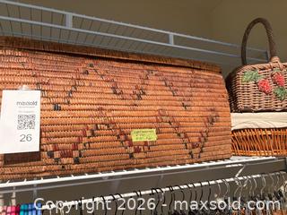 MaxSold Auction: Wicker & Rattan Decorative Baskets with Lids and Handles - New Westminster (British Columbia, Canada) PARTNER MANAGED Downsizing Online Auction -  Jamieson Court (CONDO)