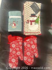 MaxSold Auction: Christmas Kitchen towels and pot holders  - Las Vegas (NV, USA) PARTNER MANAGED Estate Sale Online Auction - Losee Road
