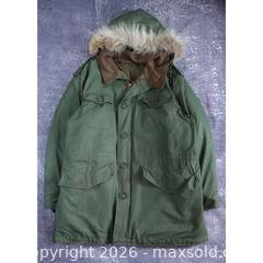MaxSold Auction: Original 1971 Canadian Army ECW Parka – Extreme Cold Weather, Size XL - Toronto (Ontario, Canada) SELLER MANAGED Reseller Online Auction - Esandar Drive (STORAGE)