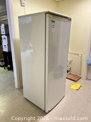 MaxSold Auction: Danby Mid-Size Fridge C - Burlington (Ontario, Canada) Moving Online Auction - Mcniven Road