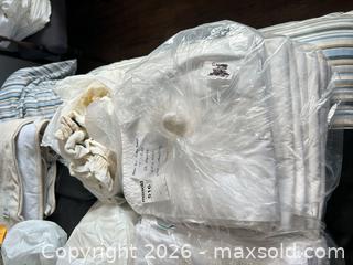 MaxSold Auction: Massage Table Sheets and Headrest Covers B  - Burlington (Ontario, Canada) Moving Online Auction - Mcniven Road