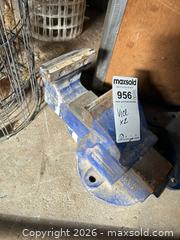 MaxSold Auction: Vices A  - Burlington (Ontario, Canada) Moving Online Auction - Mcniven Road