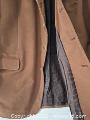 MaxSold Auction: Men's Textured Blazer - Pickering (Ontario, Canada) SELLER MANAGED Reseller Online Auction - Old Brock Road