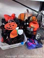 MaxSold Auction: Halloween & Fall Holiday Decoration Assortment - Marietta (Georgia, USA) PARTNER MANAGED Estate Sale Online Auction - Casteel Park Drive Southwest