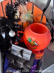 MaxSold Auction: Halloween & Fall Holiday Decoration Assortment - Marietta (Georgia, USA) PARTNER MANAGED Estate Sale Online Auction - Casteel Park Drive Southwest