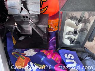 MaxSold Auction: Halloween & Fall Holiday Decoration Assortment - Marietta (Georgia, USA) PARTNER MANAGED Estate Sale Online Auction - Casteel Park Drive Southwest