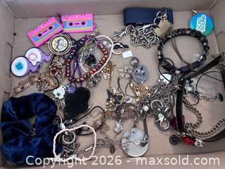 MaxSold Auction: Mixed Costume Jewelry Lot — Necklaces, Bracelets, Earrings, Rings - Marietta (Georgia, USA) PARTNER MANAGED Estate Sale Online Auction - Casteel Park Drive Southwest