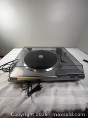 MaxSold Auction: Vintage Hitachi HT-324 belt-drive turntable - Windsor (Ontario, Canada) SELLER MANAGED Reseller Online Auction - Byng Road