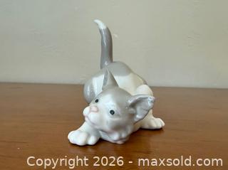 MaxSold Auction: Vintage 1982 Lladro Attentive Cat Porcelain Figurine #5112 - Mountain View (California, USA) SELLER MANAGED Estate Sale Online Auction - Clark Avenue