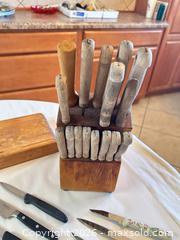 MaxSold Auction: Assorted Kitchen Cutting Utensil Set with Wooden Block, 20–30 Pieces - Sun City (Arizona, USA) PARTNER MANAGED Estate Sale Online Auction - West Jacaranda Drive