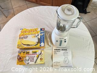 MaxSold Auction: Blender, Microwave Omelet Maker & Egg Tools Lot - Sun City (Arizona, USA) PARTNER MANAGED Estate Sale Online Auction - West Jacaranda Drive