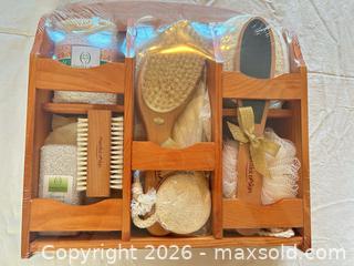 MaxSold Auction: Essential Design Bath & Spa Gift Set with 3 Butler G•U•M Toothbrushes - Sun City (Arizona, USA) PARTNER MANAGED Estate Sale Online Auction - West Jacaranda Drive